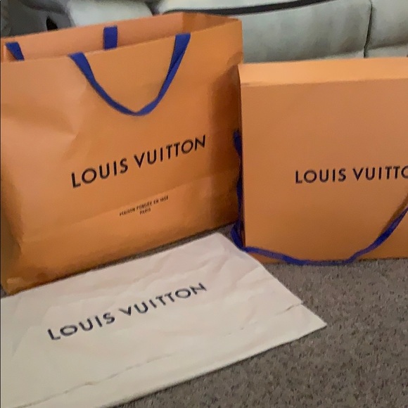 Box - Picture 1 of 4